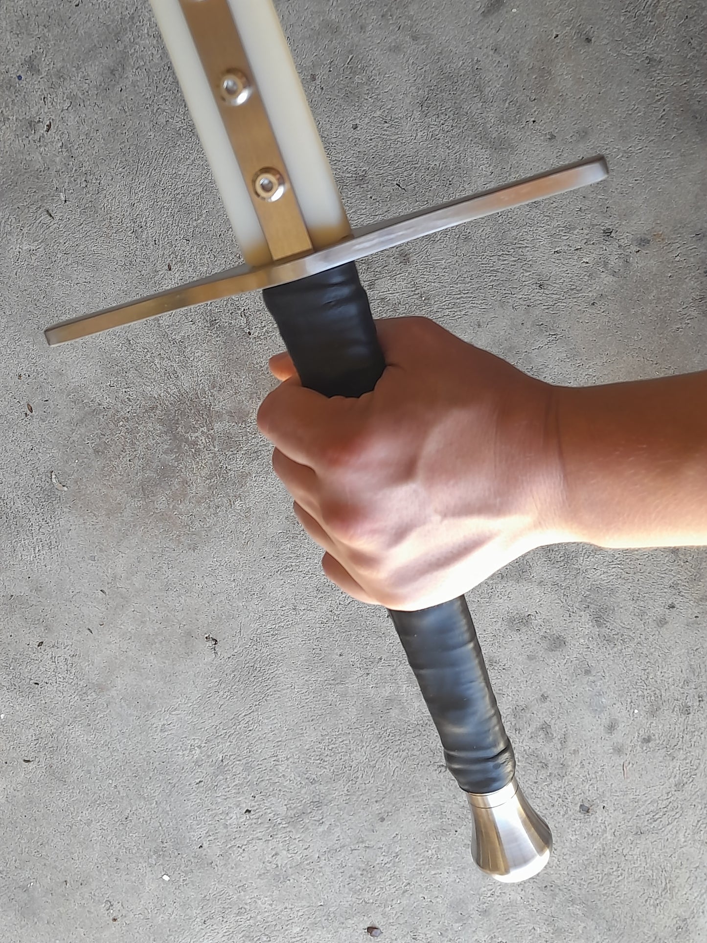Training Two-Handed HEMA Medieval European Longsword Nylon Martial Arts Sparring Practice
This is a Training Two-Handed HEMA Medieval European Longsword made of a high strength nylon and some stainless steel elements. Highly durable and impact resistant materials make this training longsword suitable for sparring, duelling, and a contact practice. 