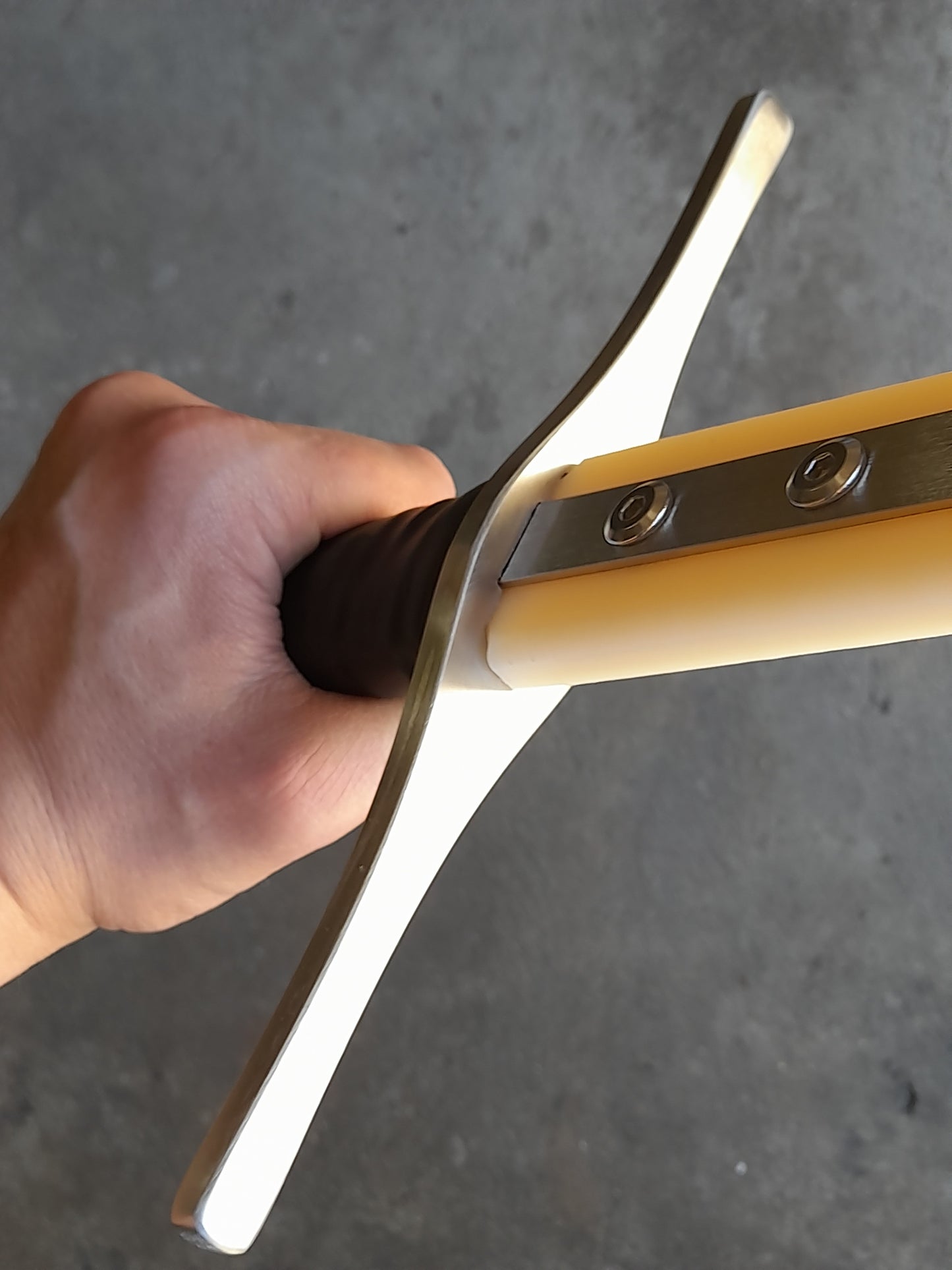 Training Two-Handed HEMA Medieval European Longsword Nylon Martial Arts Sparring Practice
This is a Training Two-Handed HEMA Medieval European Longsword made of a high strength nylon and some stainless steel elements. Highly durable and impact resistant materials make this training longsword suitable for sparring, duelling, and a contact practice. 